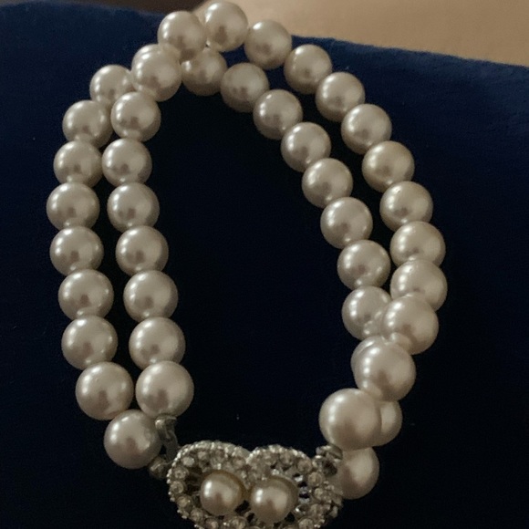 90’s PEARL BRACELET AND EARRINGS SET BY VENDOME/CORO - Picture 4 of 5